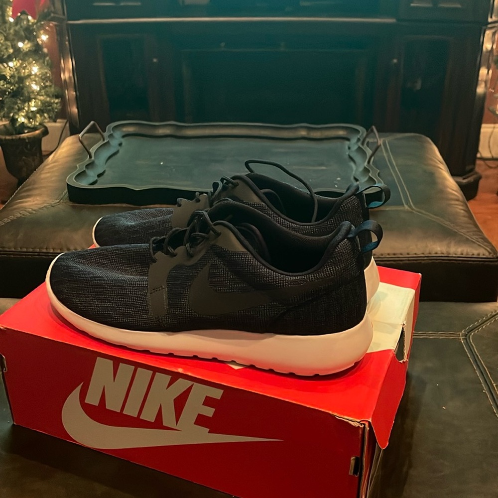 Nike Rosche Size 10 Like New